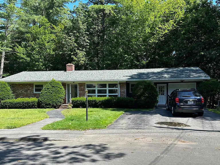 47 Ridgewood Dr — Photo 1