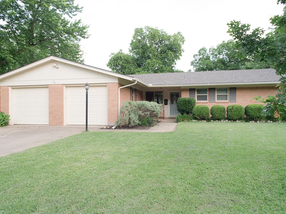 Front yard and front of hous