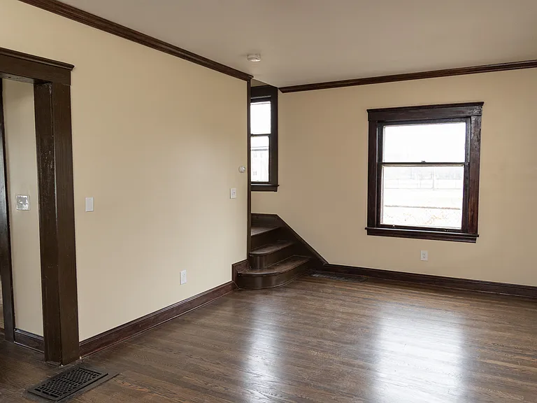 10003 Newton Ave — Photo 2