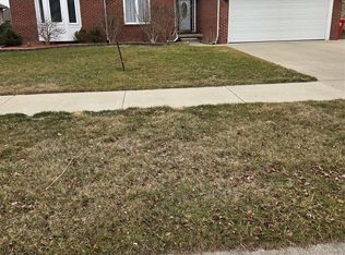 51684 Eva Dr, Macomb, MI 48042