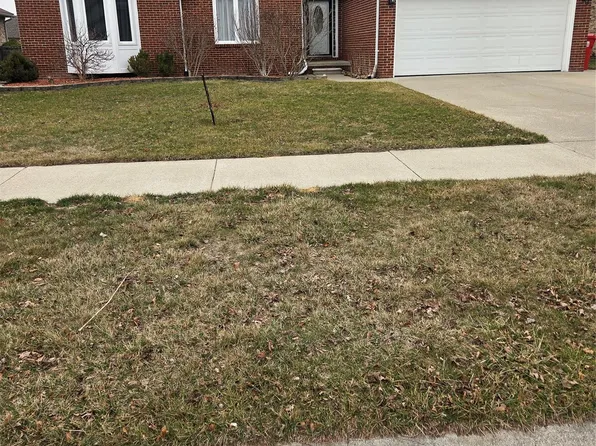 51684 Eva Dr, Macomb, MI 48042