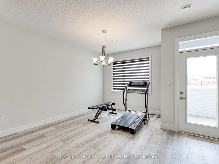 925 Deveron Cres #12 — Photo 9