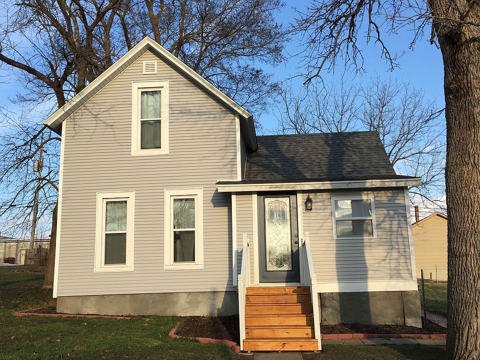 1st image of 113 N 3rd St