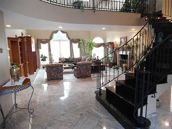 3rd image of 30 Whitney Cir