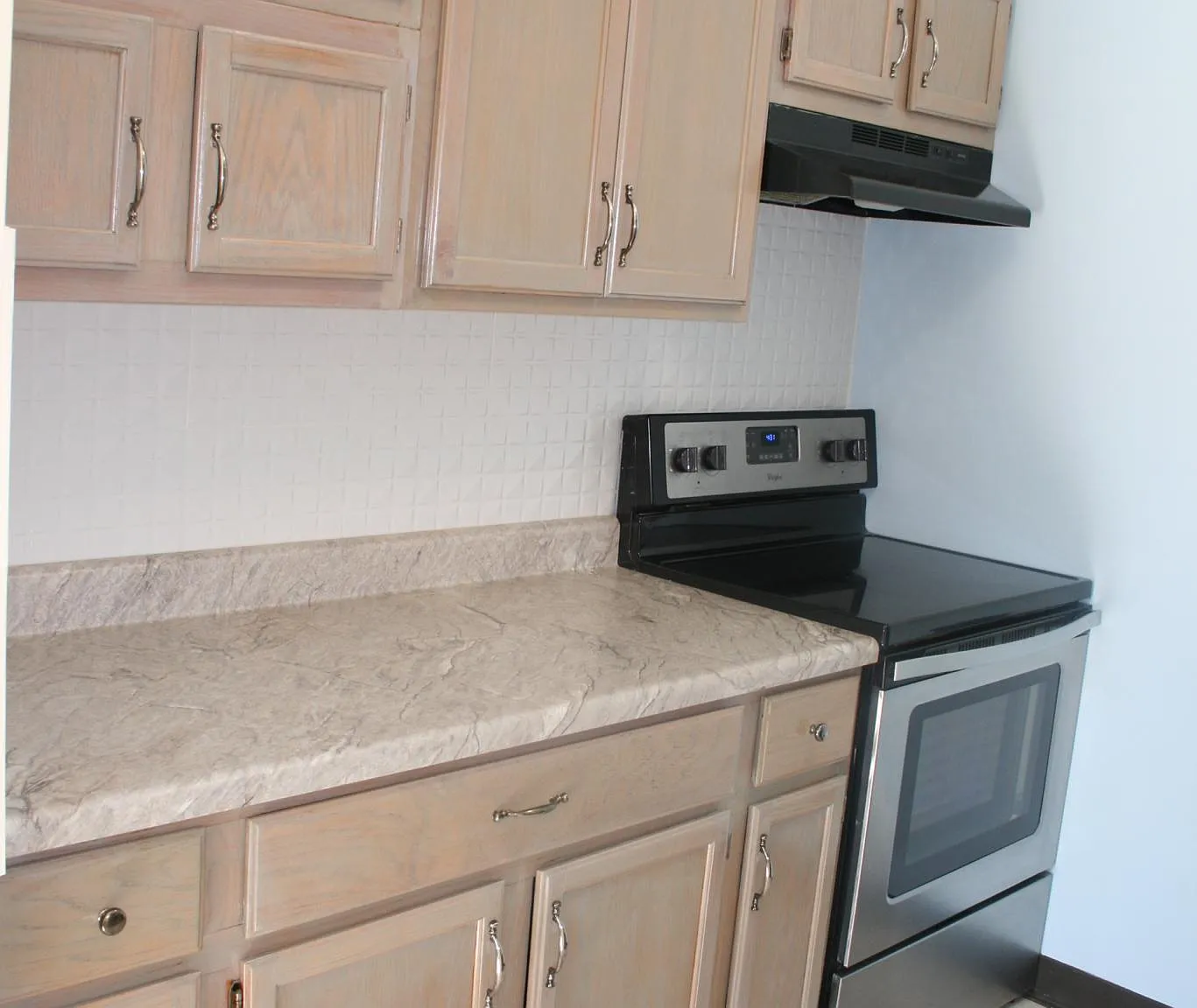 1017 S Poplar St — Photo 1