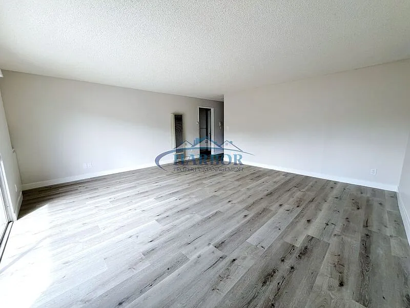 3 bed, 1.0 bath, $2,995 — Photo 4