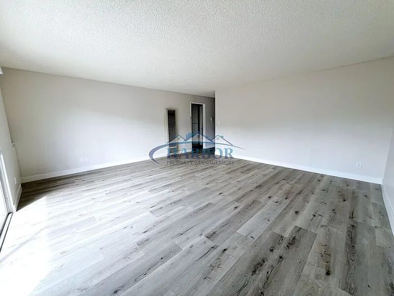 2315 S Grand Ave #10 — Photo 4