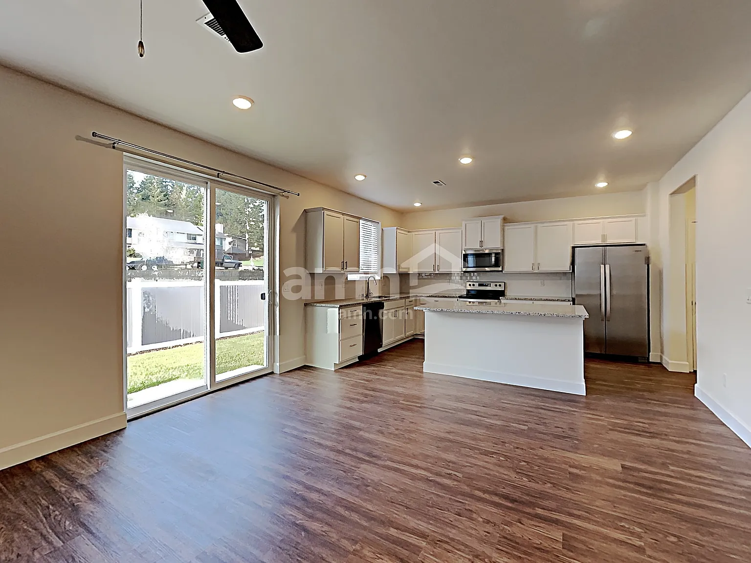 5 bed, 2.5 bath, 2124 sqft, $3,425 — Photo 4