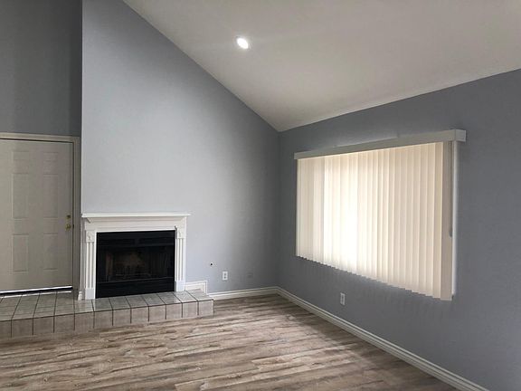 5th image of 301 S Doral St