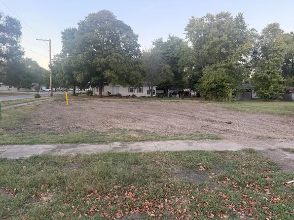 824 W Blackwood St, Sullivan, IL 61951