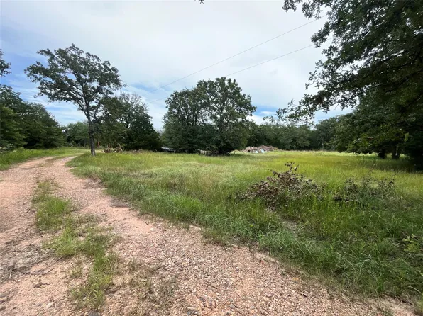 22243 Kmiec Rd, Hempstead, TX 77445