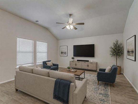 4th image of 408 Haven St