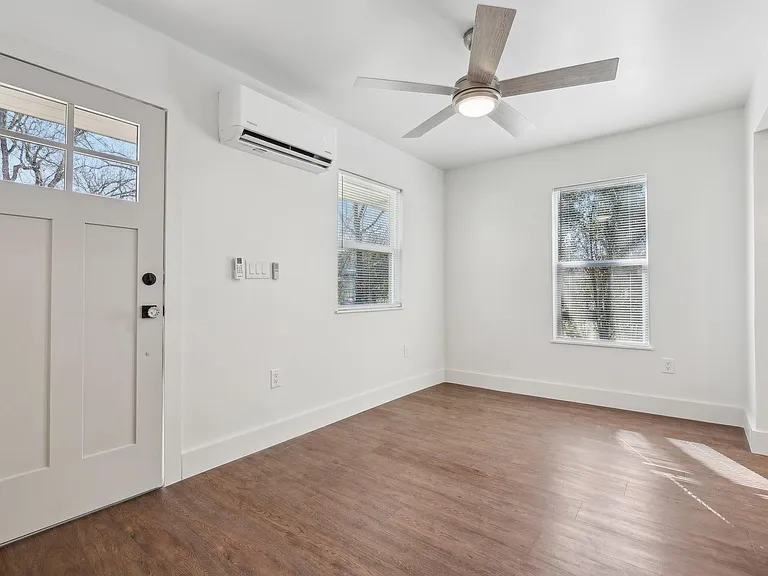 304 Harris St — Photo 9