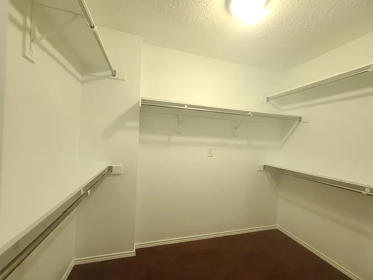 2217 Sky Harbor Dr — Photo 9