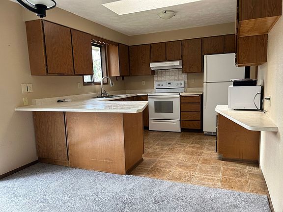3rd image of 5611 W Woodside Ave