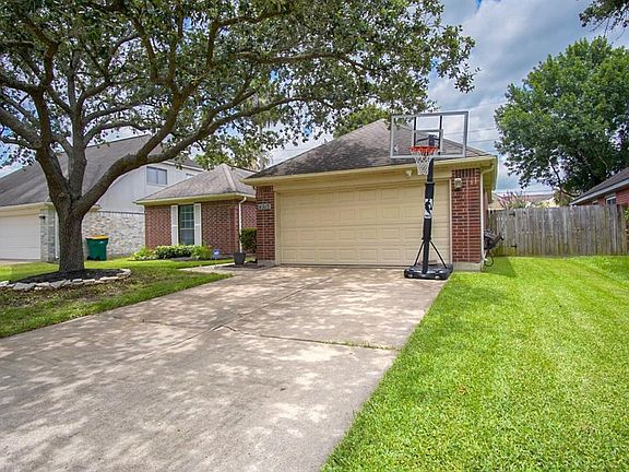 4th image of 4915 Meadowglen Dr