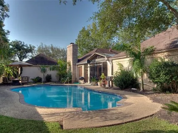 11618 Lakeside Place Dr, Houston, TX 77077