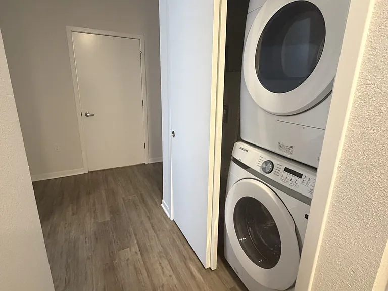 Entry/Washer and Dryer
