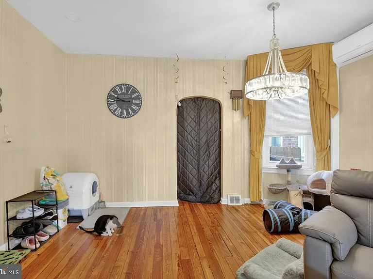 3147 Edgemont St — Photo 5