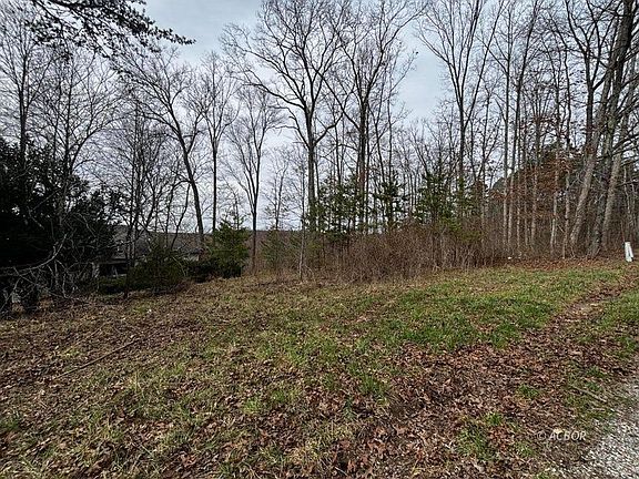 3rd image of 799 Woodruff Rd