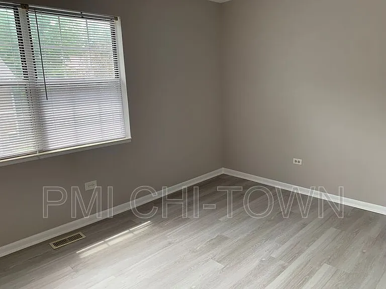 422 N Cambridge Dr — Photo 8