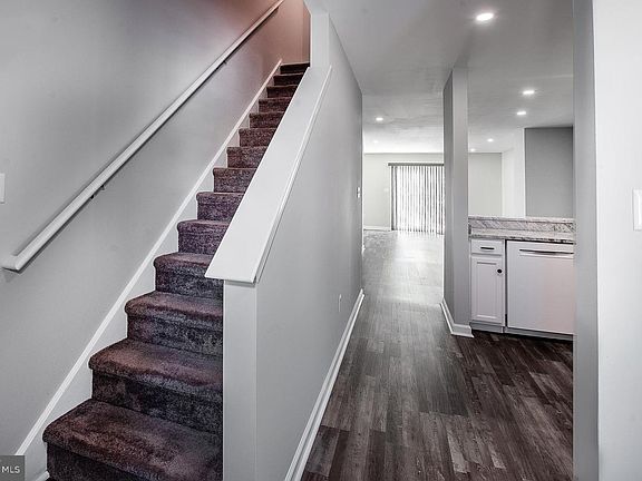 4th image of 70 Yellowwood Ct
