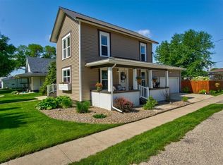 112 4th St, Van Horne, IA 52346