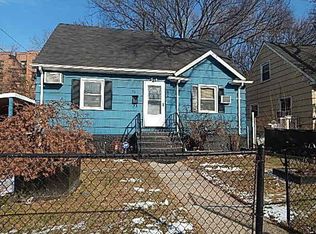 121 Roff St, Staten Island, NY 10304