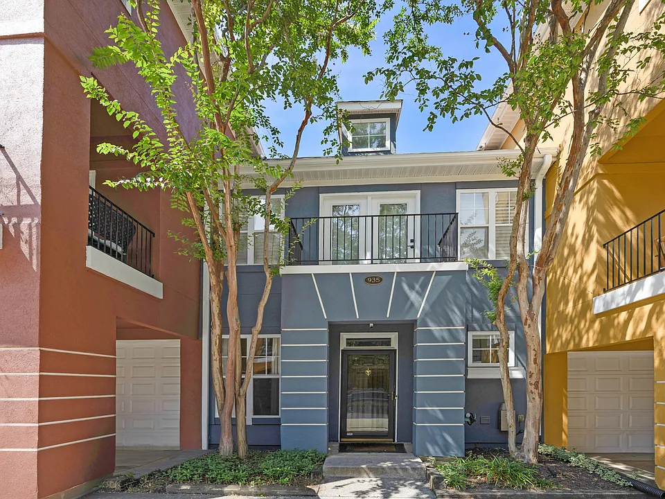 935 Hawthorne Bridge Ct