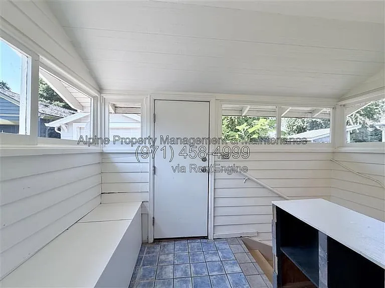 6425 N Curtis Ave — Photo 16