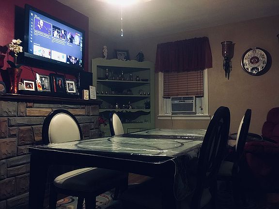 Dining w/ Wood Fireplace