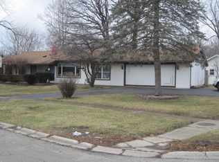 323 Dundee Dr, Lockport, IL 60441