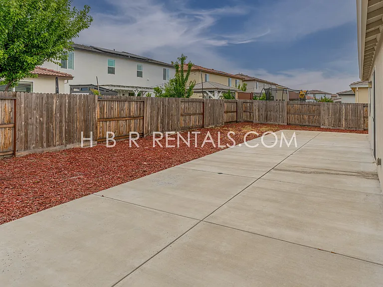 1912 Medford Ave — Photo 35