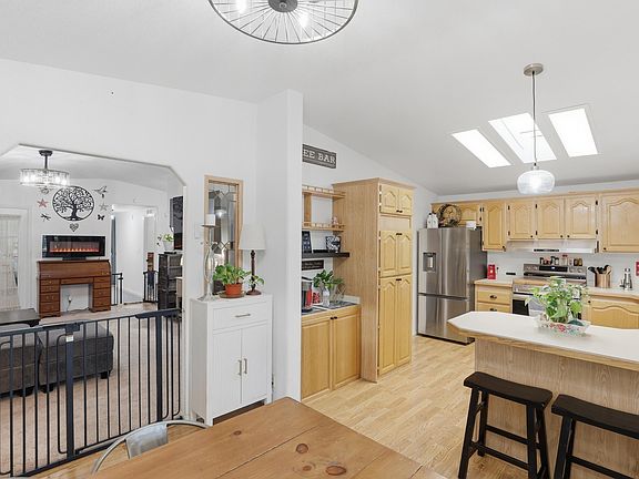 4th image of 602 N Manzanita Dr