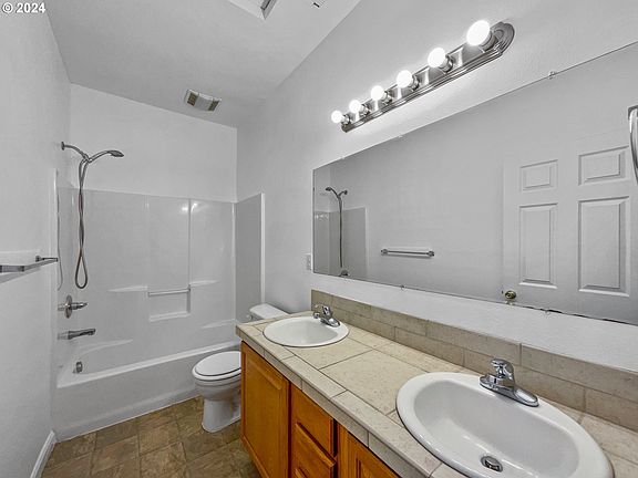 5th image of 846 SE Woodrow Ln