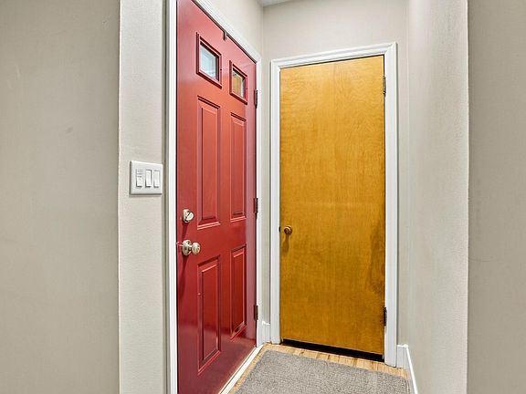4th image of 502 21st Ave N