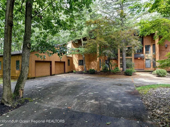 8 Doree Road, Morganville, NJ 07751