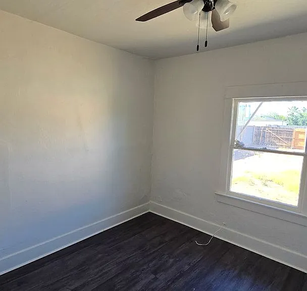 1216 E Pierce St — Photo 9