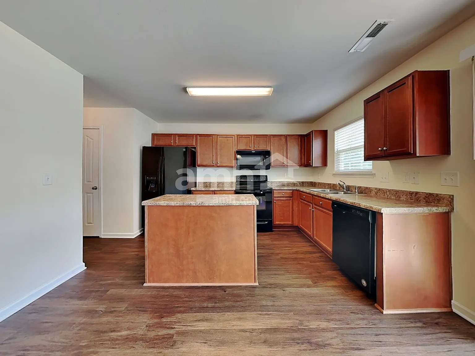 3 bed, 2.5 bath, 2231 sqft, $2,235 — Photo 4