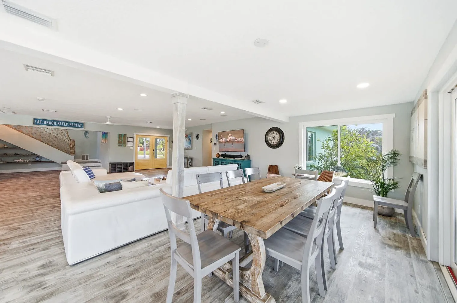 4 bed, 2.0 bath, 3067 sqft, $13,772 — Photo 3
