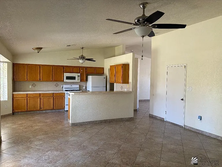 11251 E 27th Pl — Photo 7