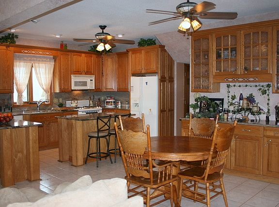4th image of 735 Lakeview Dr
