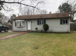 140 Merrill St, Brentwood, NY 11717