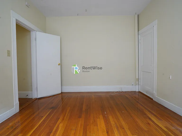 31-35 Gardner St — Photo 5