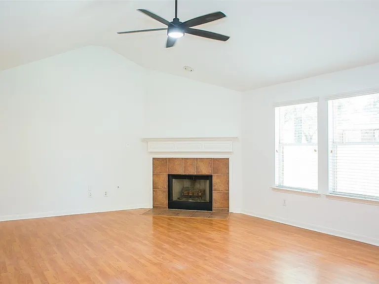 91 Genesee Ridge Dr — Photo 6