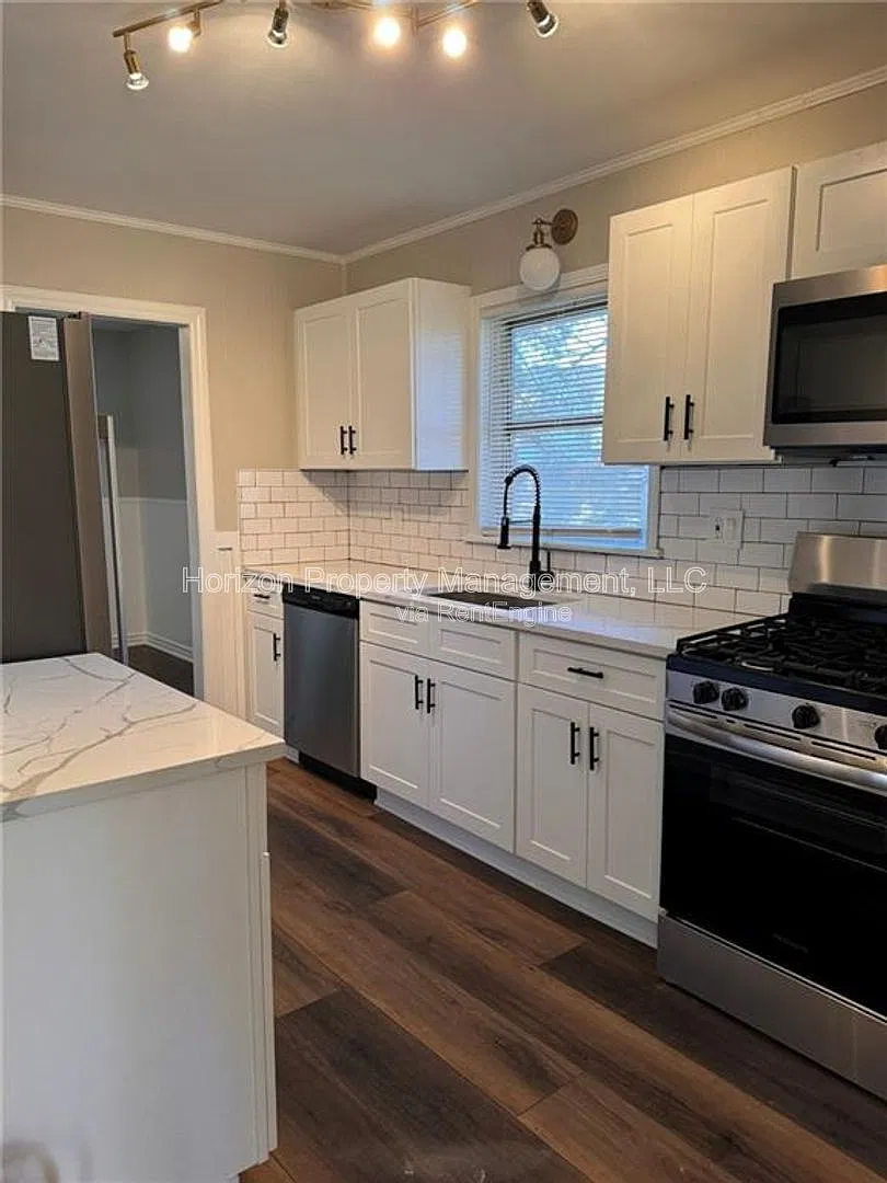 3 bed, 1.0 bath, 1365 sqft, $1,795 — Photo 2