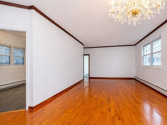 5th image of 304 Fulton Ave #1