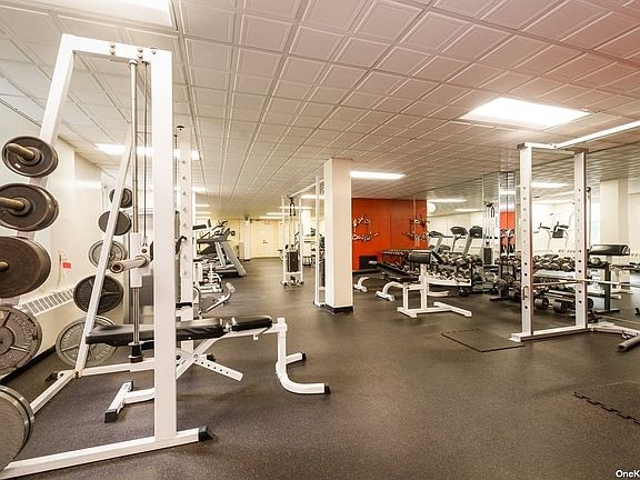 2nd image of 522 Shore Rd APT 2k