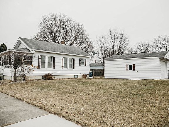 3rd image of 703 E Lawrence St