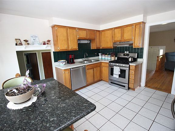 4th image of 25 Kensington Ct